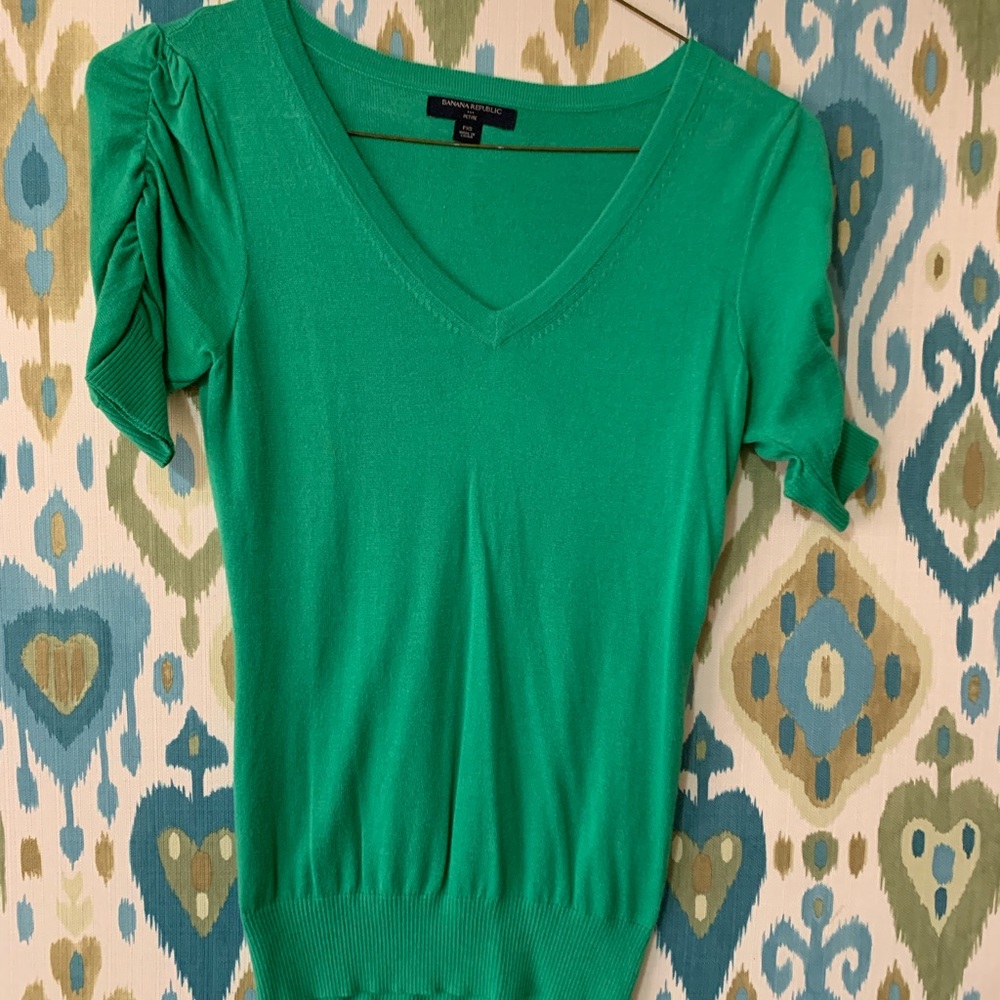 Green short sleeve sweater